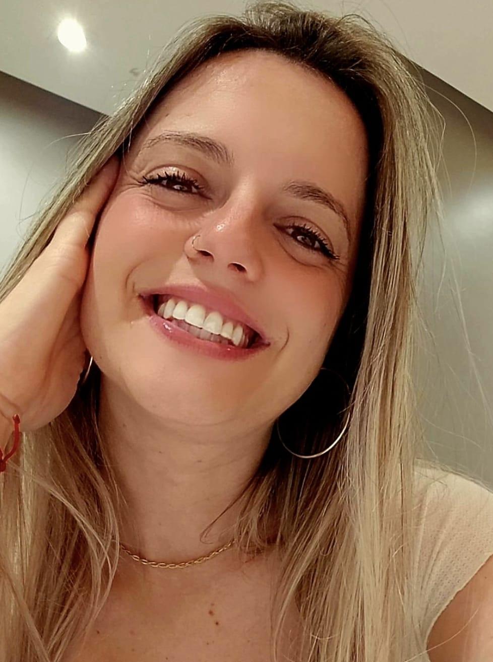 Retrato de Carla Bruna Altafini Nastri, sorrindo.