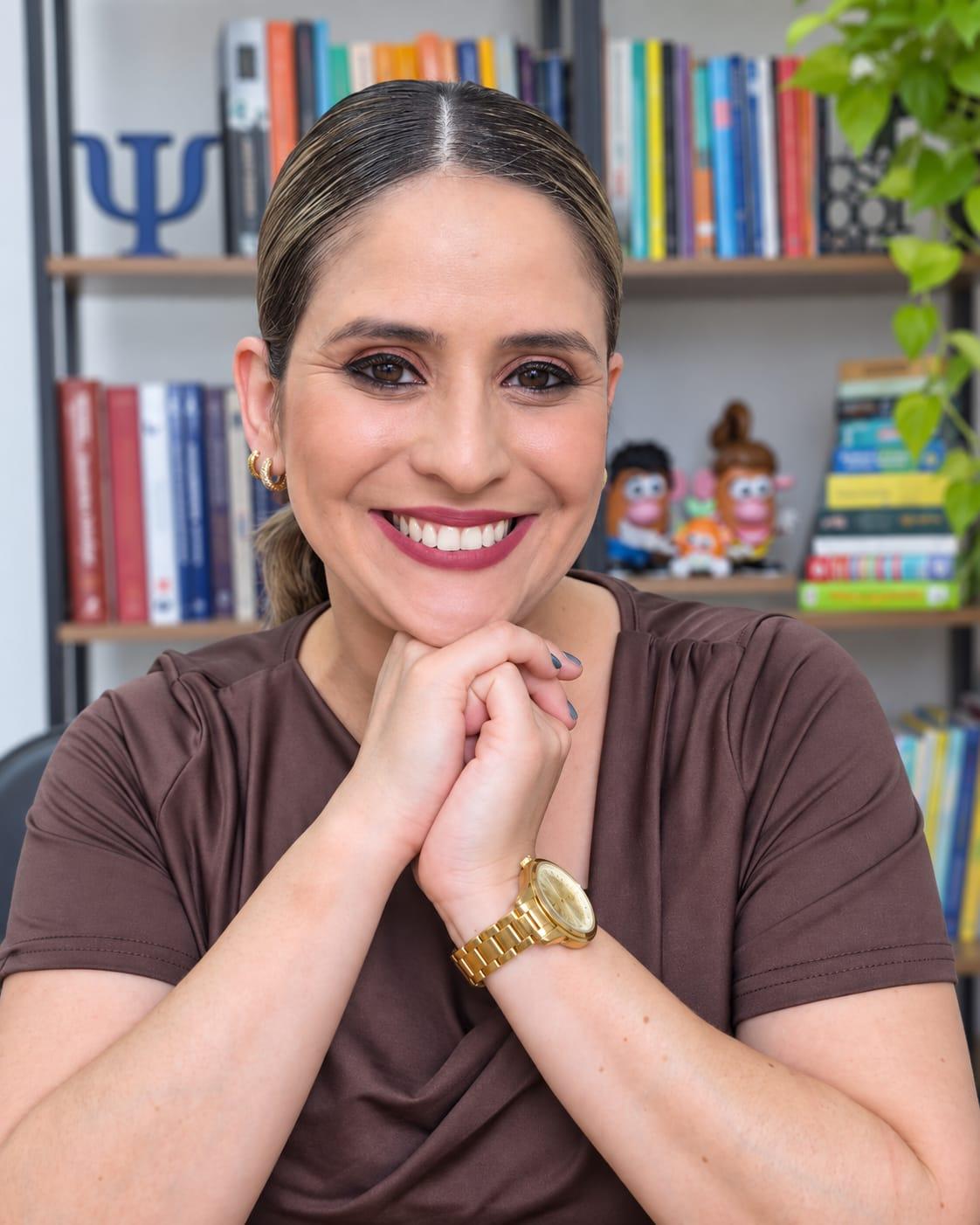 Retrato de Yasmin Costa Pereira, sorrindo.